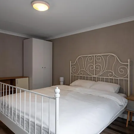 Retreat, Free Private Parking Apartament