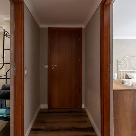 Retreat, Free Private Parking *