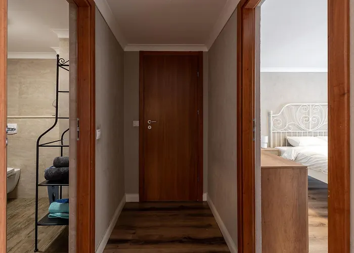 Retreat, Free Private Parking *