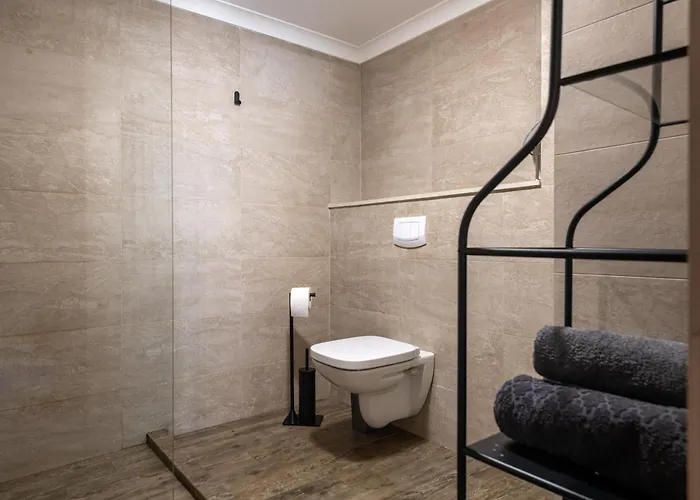 Retreat, Free Private Parking